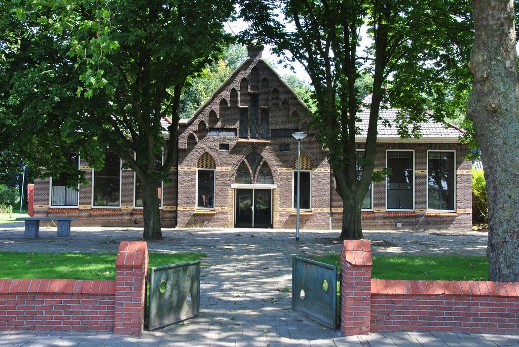 Bed & Breakfast De Oale School Lattrop Bagian luar foto